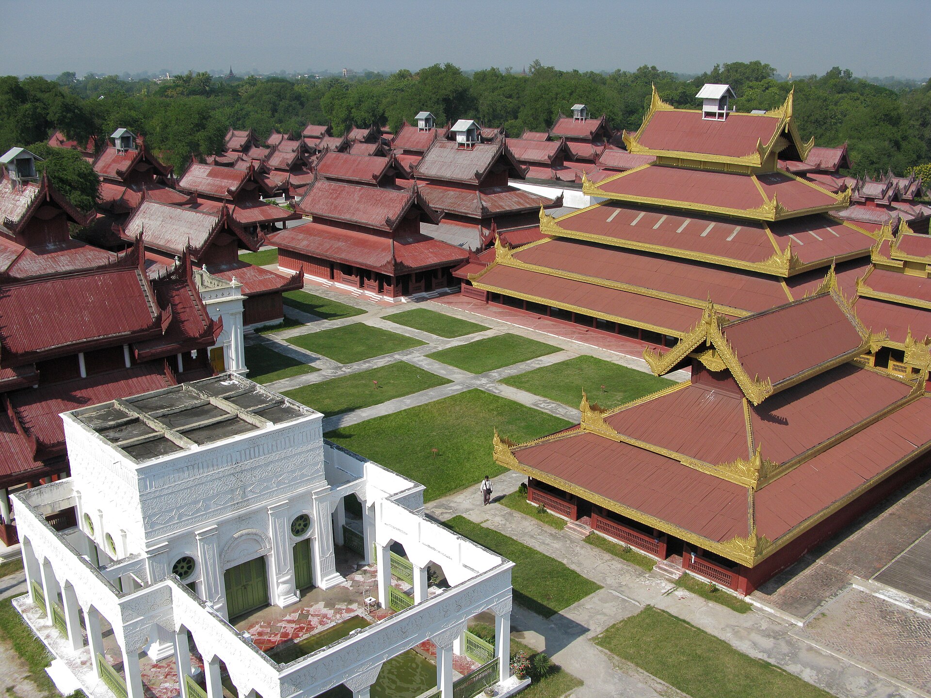Mandalay lake and palace days